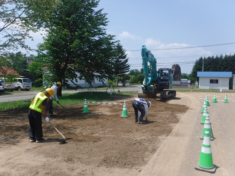 鹿追町立笹川小学校　グラウンド整地作業等（令和5年7月5日）