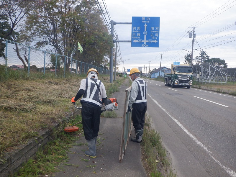 旧吉野小学校　敷地および周辺道路草刈り作業（令和6年9月13日）