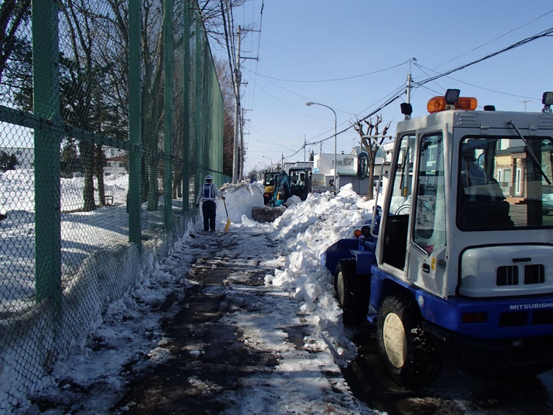 帯広市立第五中学校除排雪作業（令和7年3月1日）